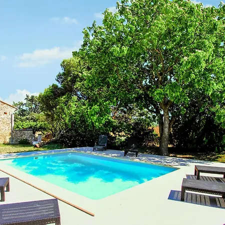 In * La Garde-Adhémar
